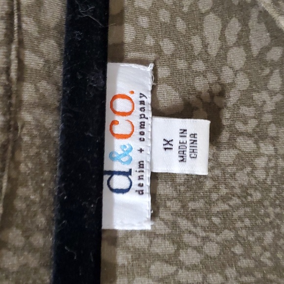 d & co. denim+company 1X BROWN AND OLIVE ANIMAL PRINT VNECK 3/4 SLEEVE TUNIC TOP - Picture 3 of 5